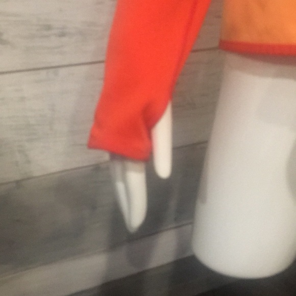 Nike hooded jacket with pockets and thumb holes. - Picture 3 of 6